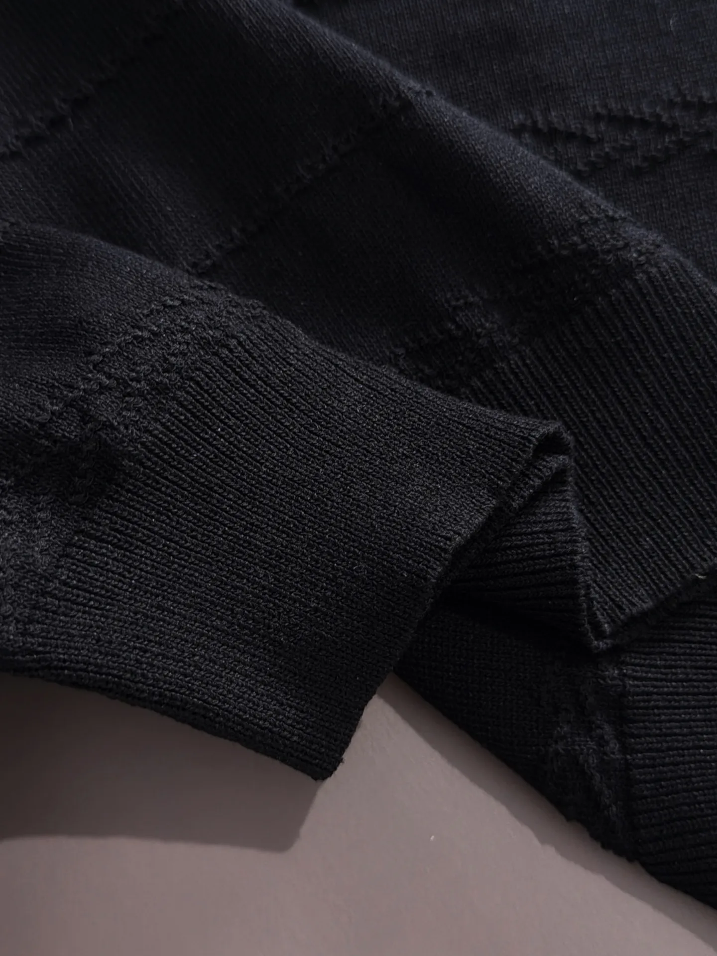 LP high quality Loro Piana 26ss New Arrival men's short-sleeved T-shirt. Made of combed cotton yarn knitted cotton fabric, no pressure when entering and exiting the counter. Exclusive control of raw materials. It feels substantial when weighed, and the upper body is more textured than ordinary T-shirts. This texture can handle the weather easily and is suitable for both hot and cold! Loose fit design, looks noble. The only correct version is available Size: M to 3XL